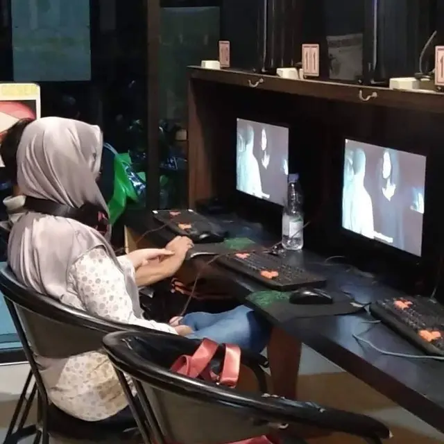 6 Potret Orang Pacaran Pegangan Tangan Ini Romantis Tapi Bikin Geli
