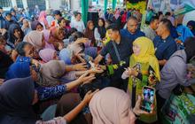 Khofifah Gelar Pasar Murah untuk Stabilisasi Harga Sembako Jelang Nataru di Surabaya