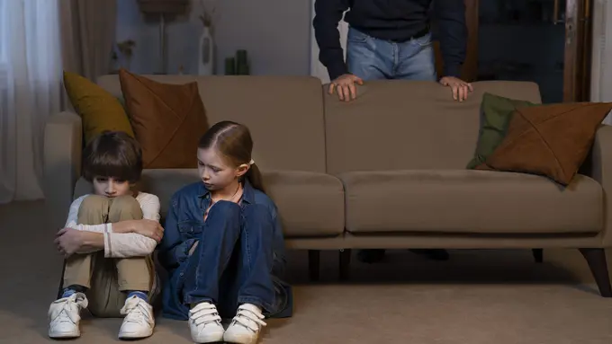 Kenali Tanda Neglectful Parenting agar Anak Tidak Kehilangan Ruang Emosionalnya [Dok/freepik.com]