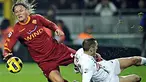 Bek Juventus Giorgio Chiellini menjegal bek AS Roma Philippe Mexes pada laga Serie A di Stadio Olimpico Grande, Turin, 13 November 2010. AFP PHOTO/Filippo MONTEFORTE