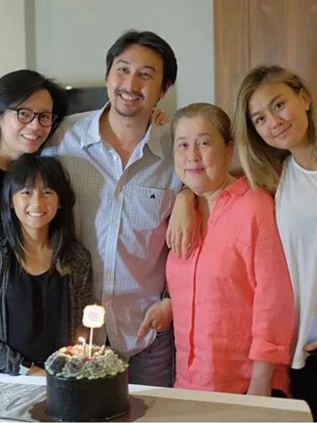 Momen kebersamaan Agnez Mo dan Jenny Siswono