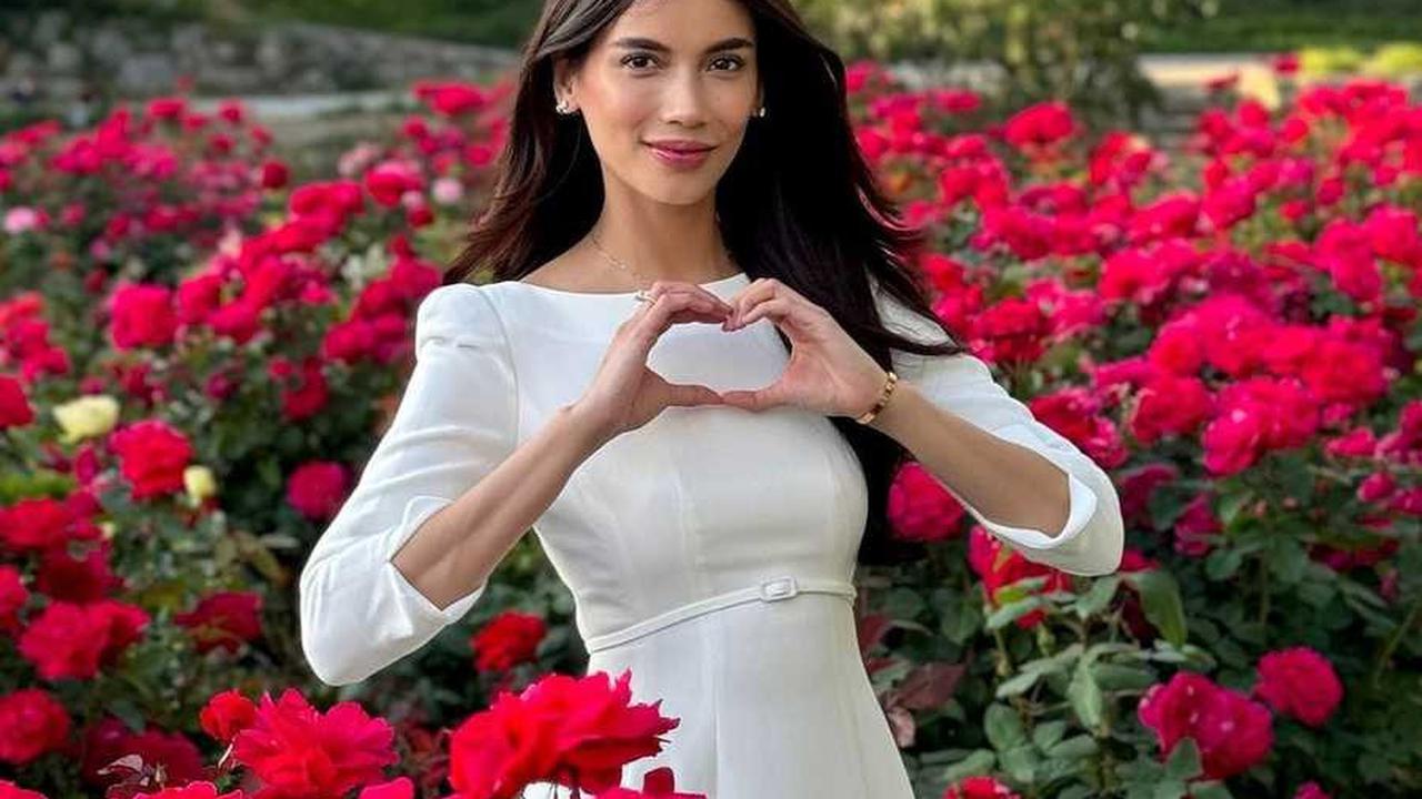Bosan dengan citra Hong Hae-In, Sabrina berubah menjadi Belle di tengah keindahan taman bunga mawar yang memikat.<br>