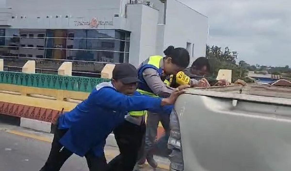 Kompol Birgitta saat dikonfirmasi&nbsp;merdeka.com membenarkan video viral itu merupakan dirinya. Peristiwa itu terjadi Kamis (23/11) sekitar pukul 11.00 Wib.<br>