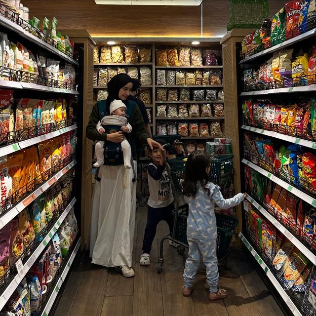 6 Potret Cut Intan Nabila Bareng Tiga Buah Hati, Dapat Hak Asuh Anak