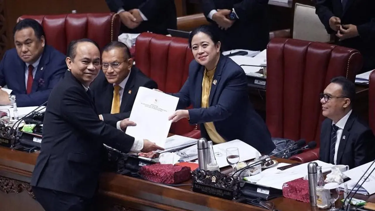 Menkominfo dan DPR RI sahkan revisi kedua UU ITE