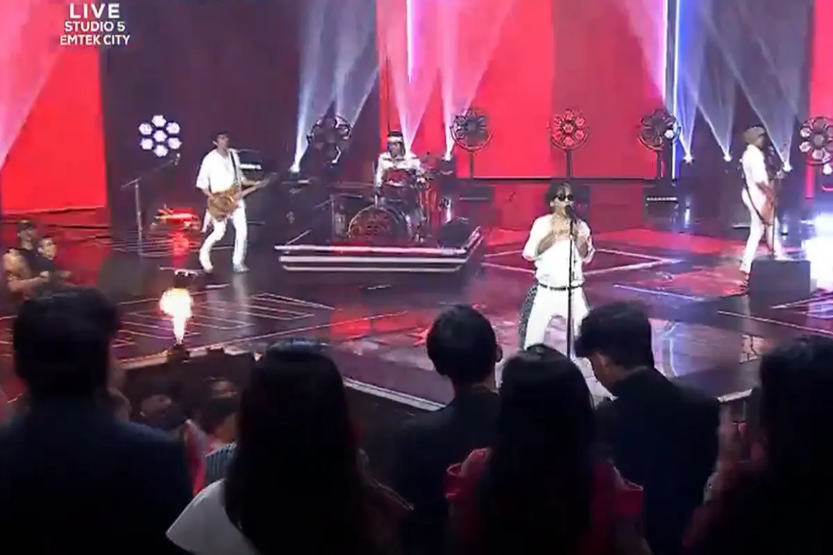 Slank dalam  Konser Raya 3 Dekade Indosiar Luar Biasa.