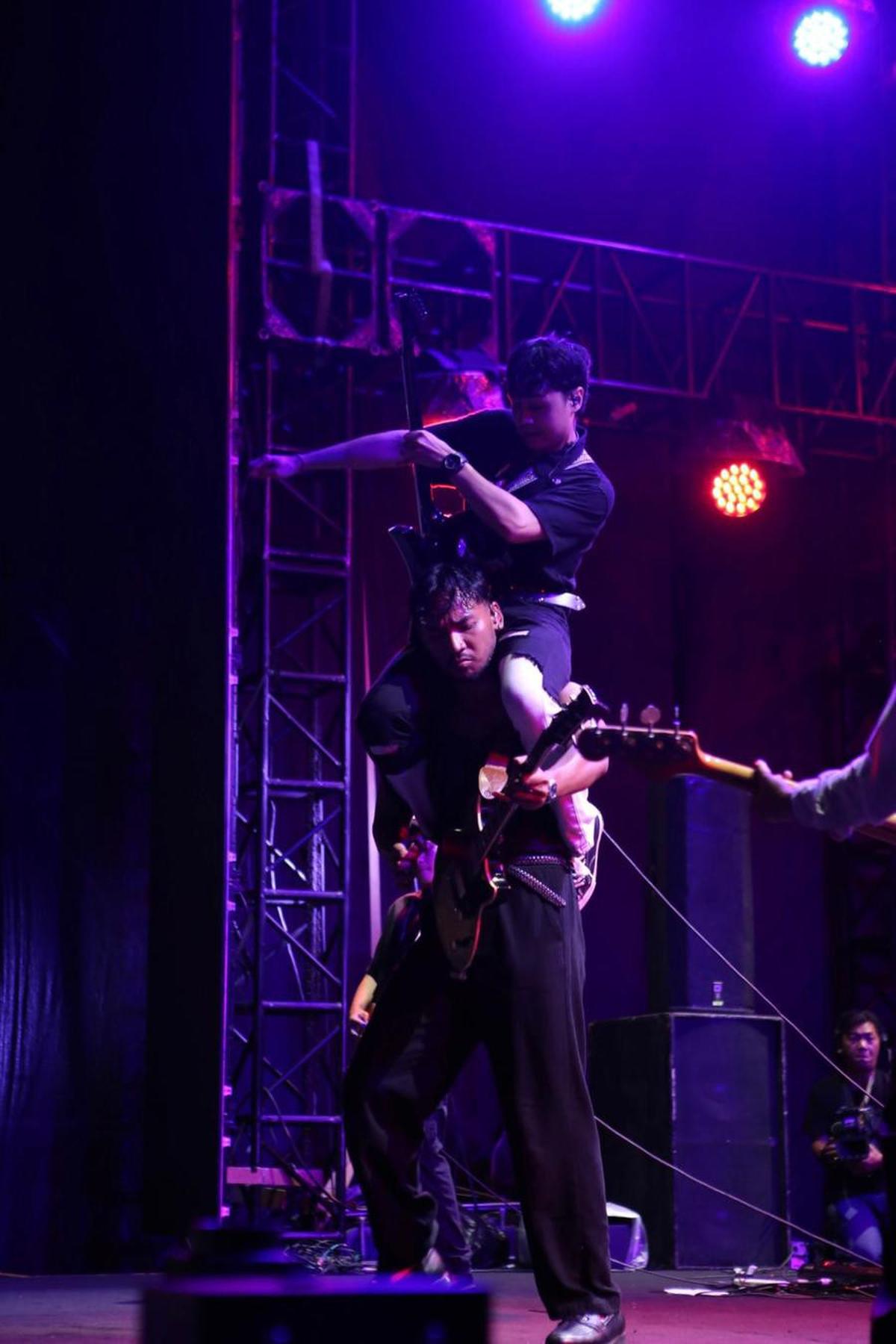 Pecah! 10 Potret .FEAST Gebrak KapanLagi Buka Bareng (KLBB) BRI Festival 2025 - Puluhan Ribu Penonton Membara Nyanyi Bareng