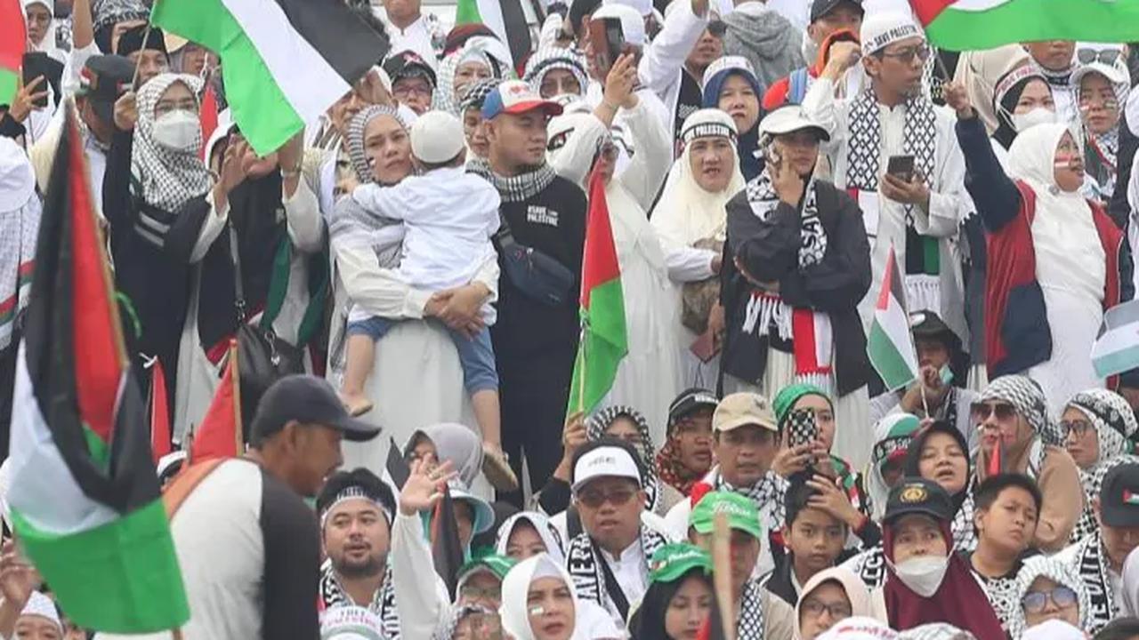 FOTO: Penampakan Ribuan Warga Tumpah Ruah di GDC Depok Gelar Aksi Bela Palestina