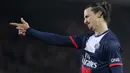 Saat berpindah ke PSG pada bursa transfer tahun 2012, Zlatan Ibrahimovic tetap mempertahankan dan tidak pernah merubah gaya rambut panjangnya yang dikuncir cepol. (AFP/Kenzo Tribouillard)