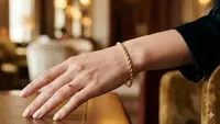 7 Model Gelang Emas Tipis tapi Mahal, Desain Sederhana yang Terlihat Lebih Mewah