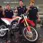 PT Wahana Makmur Sejati selaku dealer utama sepeda motor Honda wilayah Jakarta dan Tangerang memperkenalkan Honda CRF 150L. (Septian/Liputan6.com)