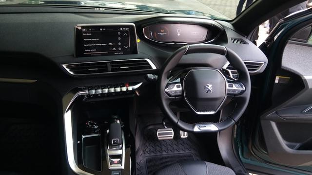 Peugeot 5008 SUV memiliki beragam keunggulan