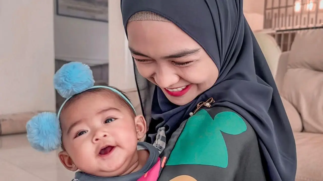Ria Ricis dan Baby Moana. (Foto: Dok. Instagram @riaricis1795)