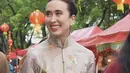 <p>Kreasi batik Widi Wardhana dalam balutan batik dengan siluet yang beragam, anti membosankan. [Foto: Instagram/ Widi Wardhana]</p>