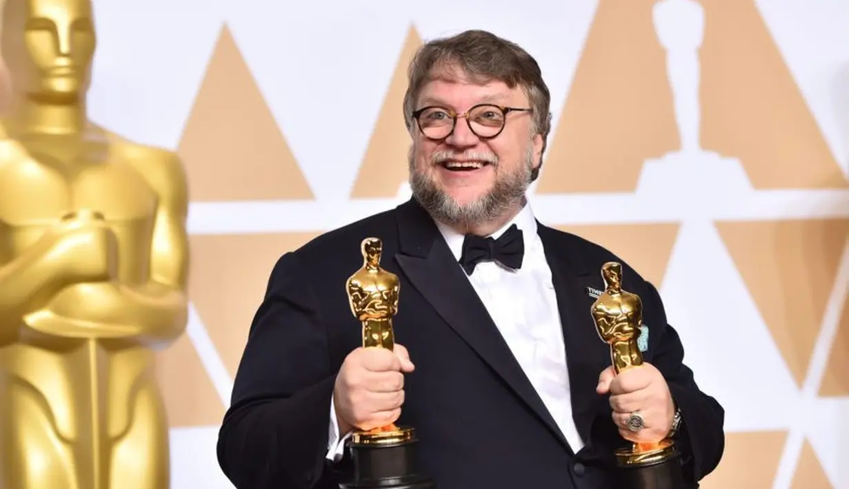 Del Torro sendiri berterimakasih pada Fox Searchlight karena sudah percaya bahwa The Shape of Water akan menjadi film yang hebat. (Veloxnews)