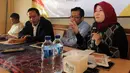 Anggota Komisi IX DPR RI Siti Masrifah (kanan) saat menjadi narasumber pada Diskusi "BPJS Kesehatan: Perlindungan atau Komersialisasi Kesehatan?" di Jakarta, Minggu (9/8/2015). (Liputan6.com/Helmi Afandi)