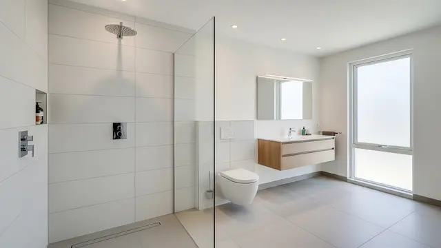 Trik agar Kamar Mandi Kecil Jadi Luas/AI Generated
