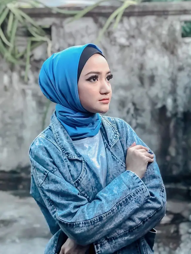 Marcella Simon Pakai Hijab