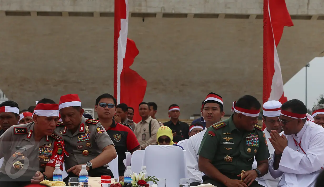 Panglima TNI, Jenderal Gatot Nurmantyo dan Kapolri, Jenderal Tito Karnavian menghadiri Silaturahmi Nusantara Bersatu, Jakarta, Rabu (30/11). Kegiatan ini mengangkat semboyan "Indonesia Miliku, Milikmu, Milik Kita Bersama". (Liputan6.com/Johan Tallo)