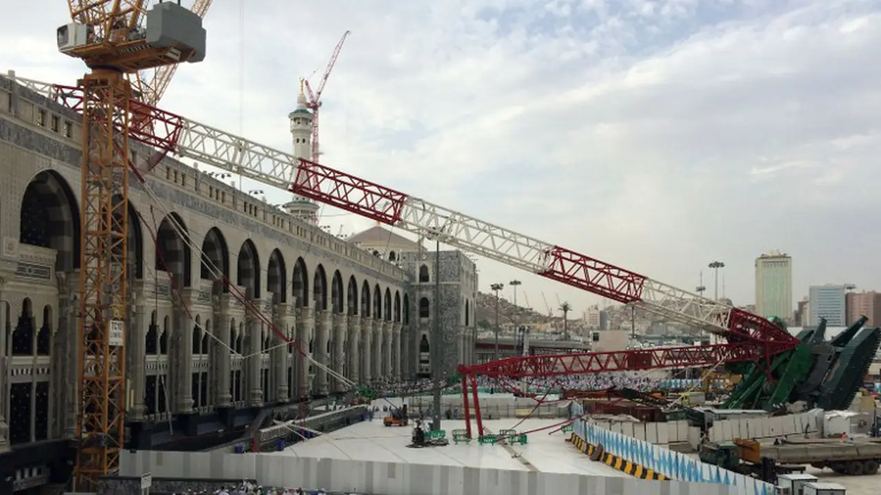 Tragedi Crane Jatuh Jadi Objek Foto Jamaah Haji