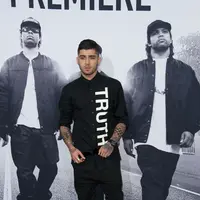 Zayn Malik sempat menyesal meninggalkan sekolah aktingnya dan memilih musik, namun Zayn tetap ingin menjalani keduanya. (AFP/VALERIE MACON)