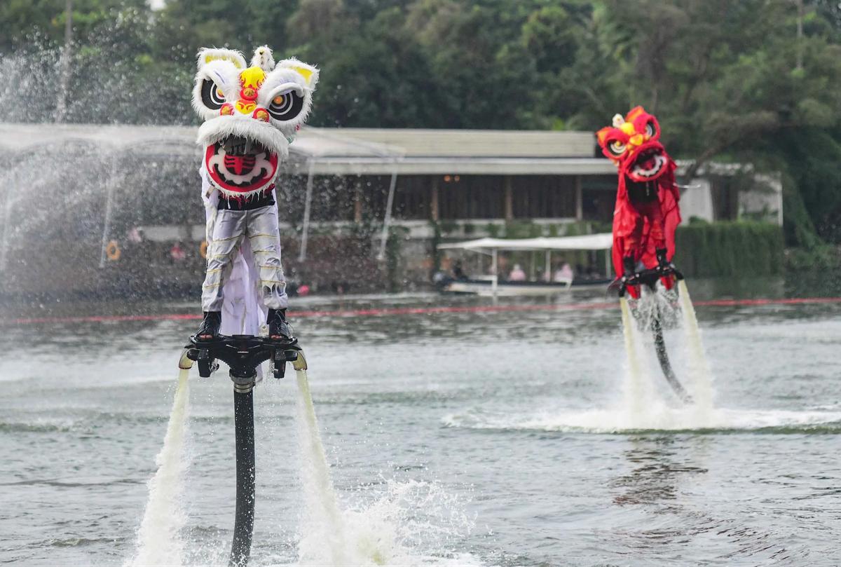 FOTO: Aerial Lion Dance Semarakkan Festival Imlek Jakarta 2026
