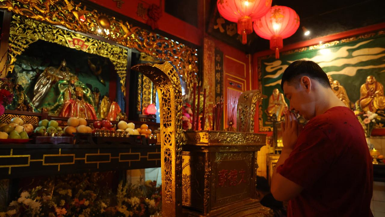 Ibadah Malam Imlek di Vihara Boen Tek Bio Tangerang