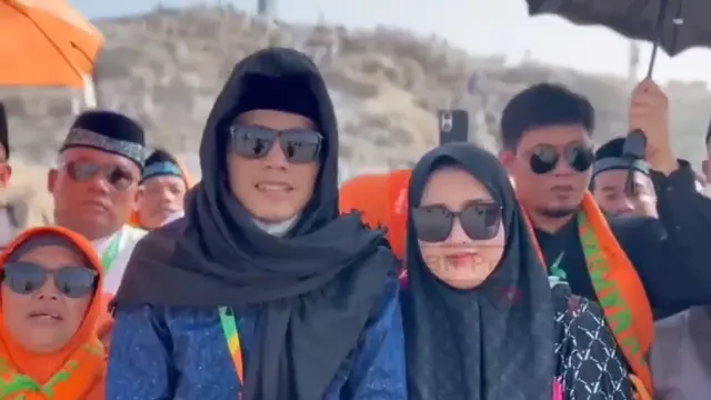 Gus Iqdam dan Ning Nila di Jabal Rahmah (SS: YouTube El Leyla Official)