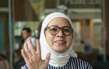 FOTO: Datang Berjilbab Putih dan Berbaju Garis Hitam ke KPK, Eks Dirut Pertamina Karen Agustiawan Diperiksa Sebagai Saksi Kasus Korupsi LNG