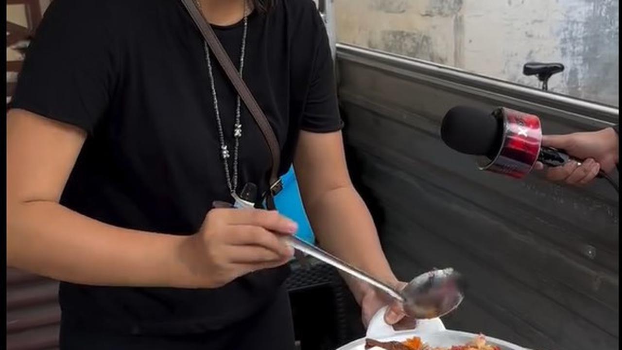 9 Potret Eriska Nakesya Istri Young Lex Banjir Pujian, Tak Malu Buka Warung di Gang Kecil