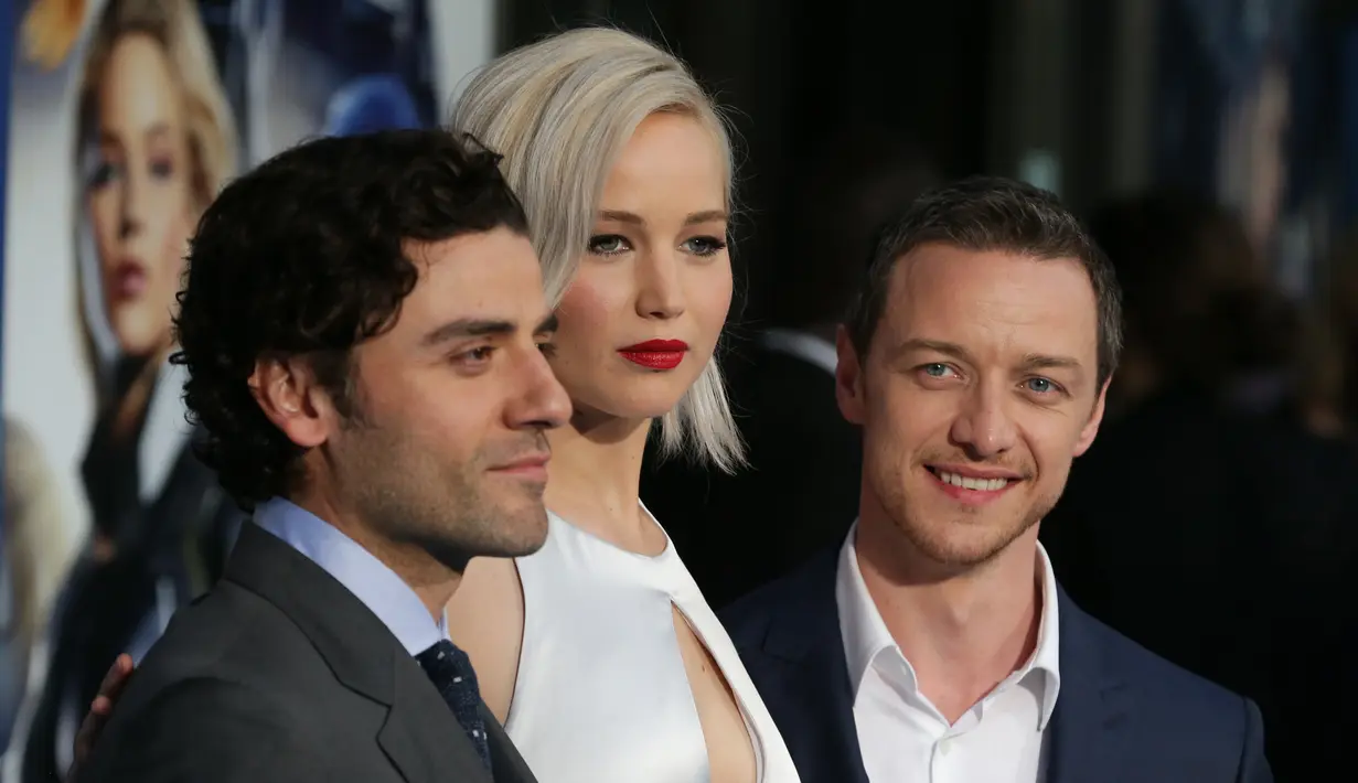 (Ki-ka) Para pemain film, Oscar Isaac, Jennifer Lawrence dan James McAvoy berpose ketika menghadiri premiere film "X-Men: Apocalypse" di London, Inggris, Senin (9/5). (DANIEL Leal - Olivas/AFP)