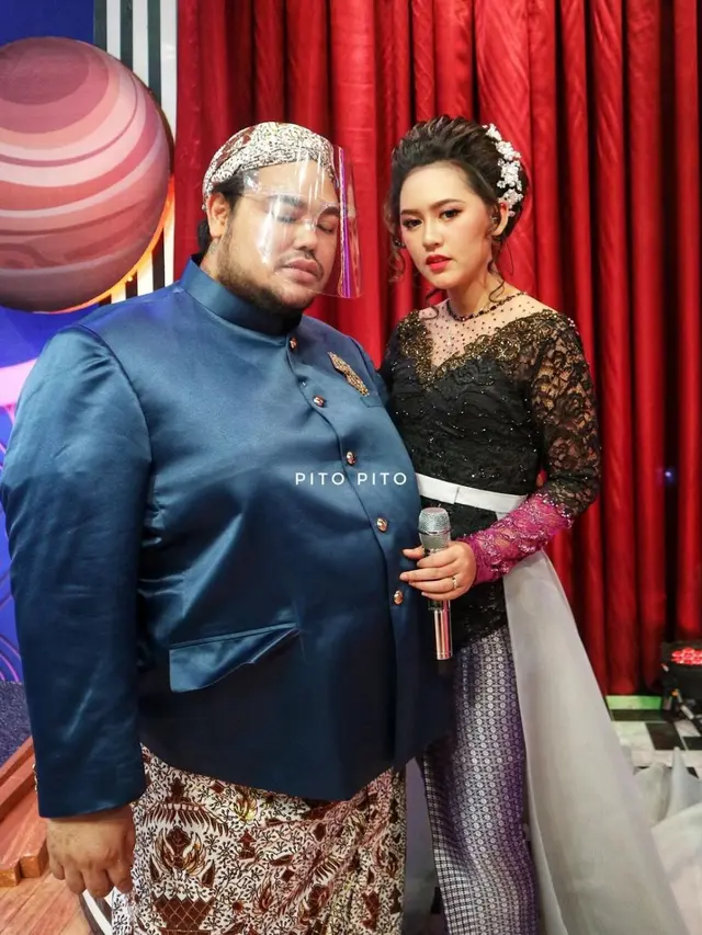6 Potret Happy Asmara Pakai Kebaya, Dipuji Makin Aggun