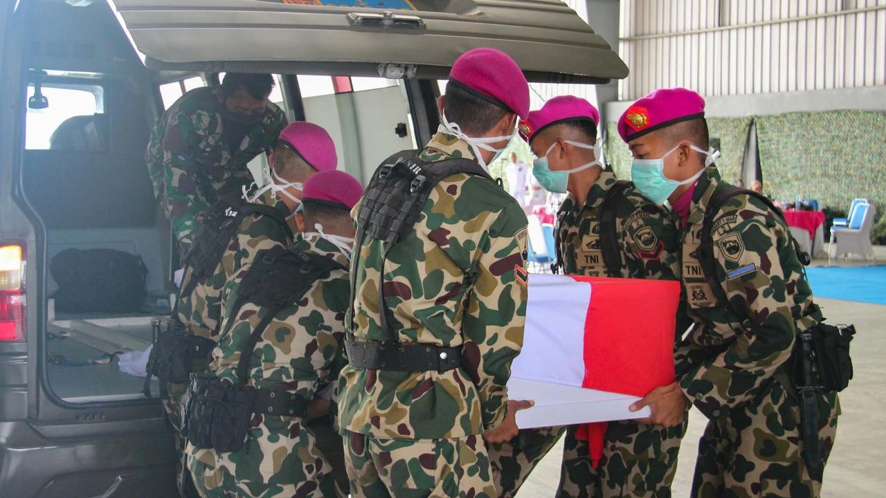 FOTO: Korps Marinir Lepas Jenazah Prajurit Gugur Secara Militer
