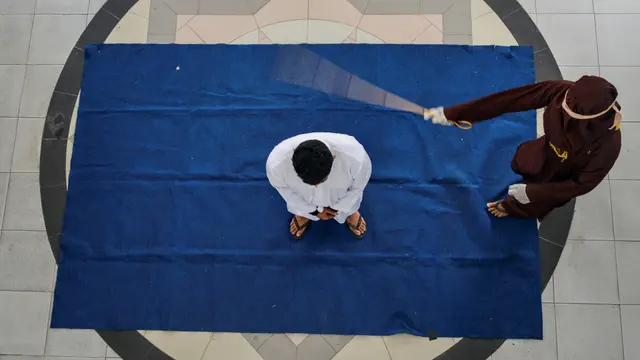 Lakukan Pelecehan Seksual Terhadap Anak, Pria di Aceh Dikuhum Cambuk