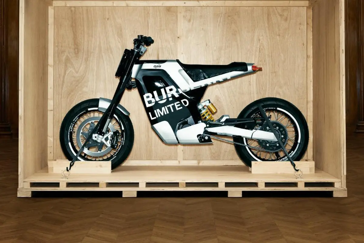 Lihat Lebih Dekat Motor Listrik Mewah Eksklusif Kolaborasi Burberry x DAB Motors