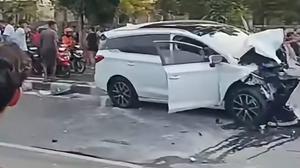 Kronologi Lengkap Tabrakan Beruntun Menewaskan Sekeluarga di Kembangan