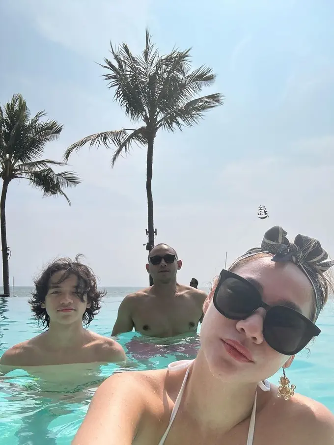 Momen BCL, Tiko Aryawardana, dan Noah Sinclair menghabiskan waktu berkualitas bersama di Bali (Instagram/@itsmebcl)