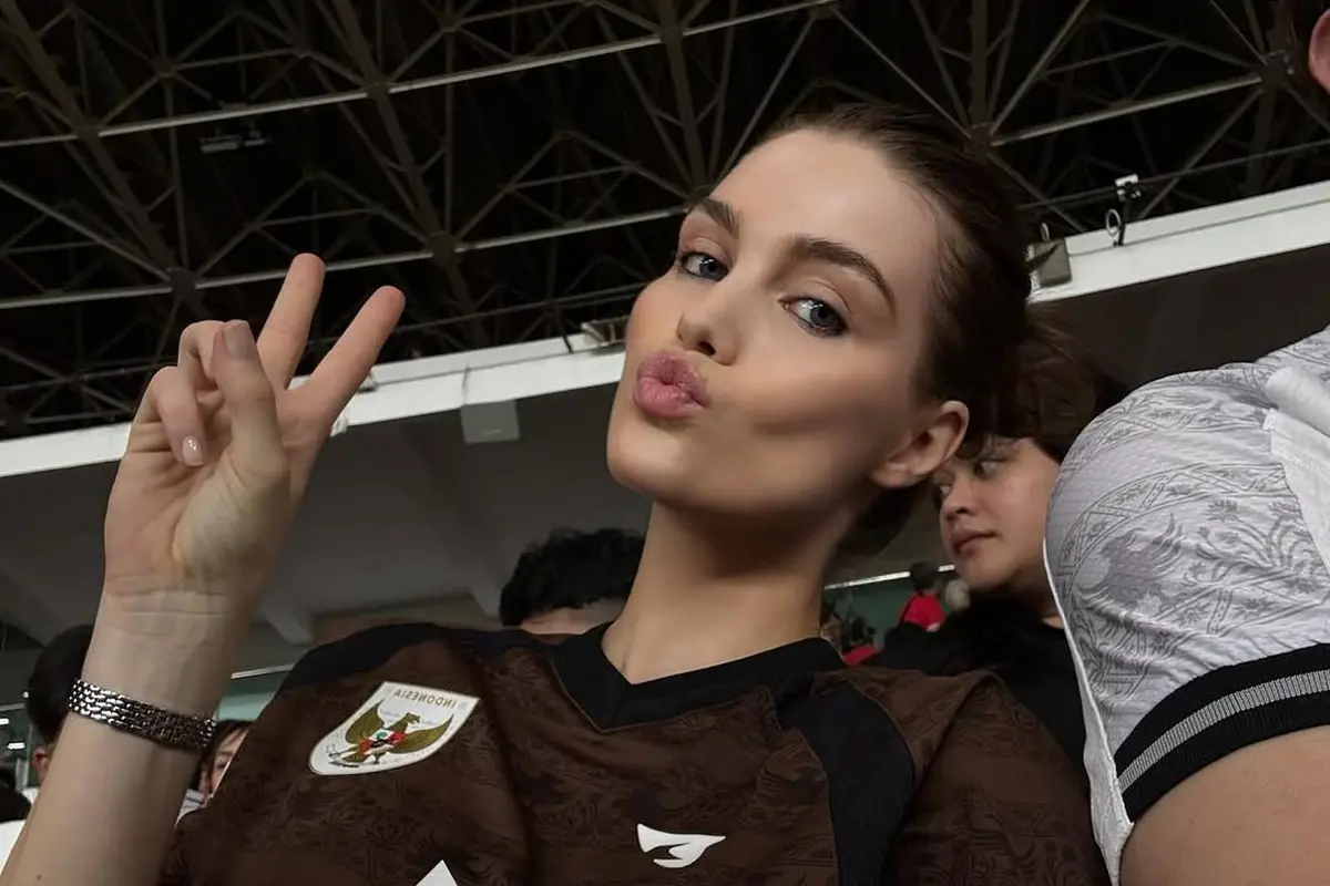 Tanpa Jersey Merah Putih, Model Luna Bijl Tampil Cantik Dukung Maarten Paes Berlaga Timnas Indonesia vs Bahrain