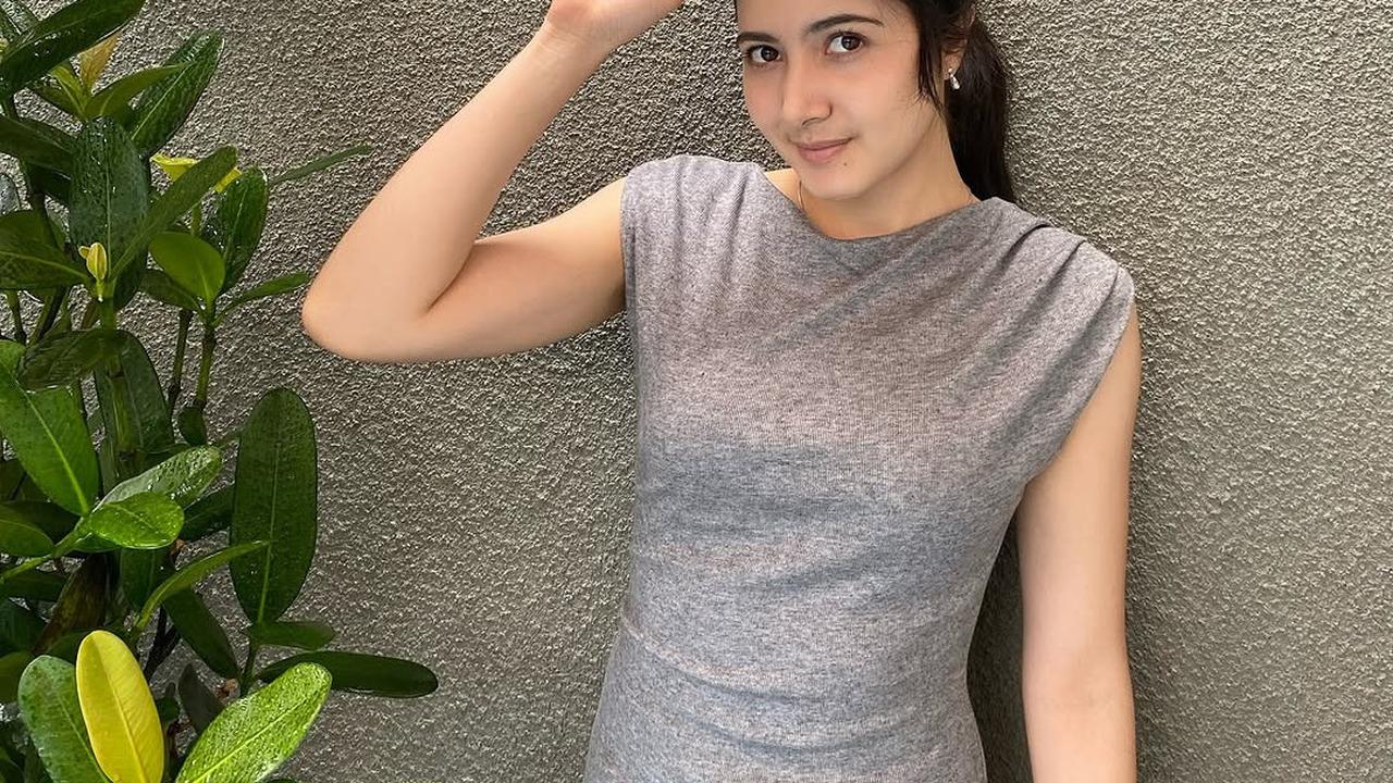 Profil Bulan Sutena, Penyanyi Cantik Asal Bali yang Berparas Bule
