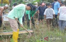 Lestarikan Budaya, Warga Sungkap Bangka Tengah Gelar Tradisi Nyiang Kubur Jelang Ruahan