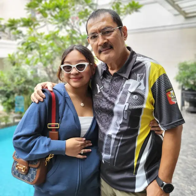 6 Potret Khirani Anak Mayangsari Pakai Tas Branded, Tak Kalah Mewah dari Ibunda
