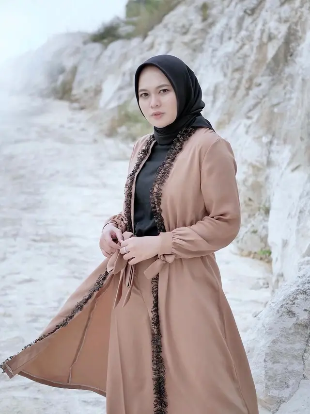 7 Potret Terbaru Anisa Rahman, Eks Backing Vokal Sabyan Gambus