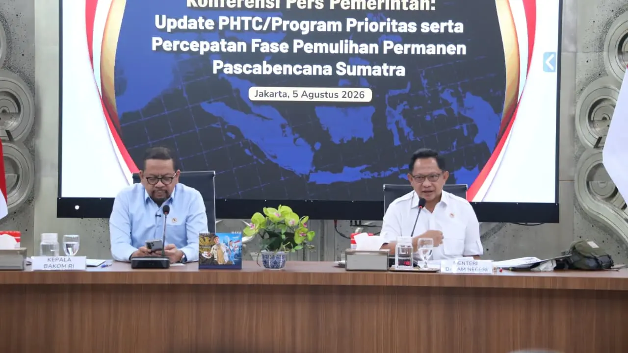 Menteri Dalam Negeri (Mendagri) Muhammad Tito Karnavian saat menghadiri Konferensi Pers Pemerintah di Kantor Badan Komunikasi Pemerintah, Jakarta, Rabu (5/8/2026). (Dok: Kemendagri)