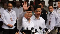 Pasangan calon presiden dan wakil presiden (Capres-Cawapres) nomor urut 2 Prabowo Subianto dan Gibran Rakabuming Raka tiba di Gedung Komisi Pemilihan Umum Republik Indonesia (KPU RI), Jakarta Pusat, Rabu (24/4/2024). (Liputan6.com/Angga Yuniar)