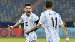 Angel Di Maria dan Lionel Messi - Dua pemain Argentina ini merupakan pilar keberhasilan Tim Tango meraih juara Copa America 2021 lalu. La Pulga yang baru pindah ke PSG kini akan bahu-membahu bersama Di Maria membawa kejayaan klub kebanggaan kota Paris tersebut. (AFP/Nelson Almeida)