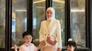 ksi rok plets dan blazer juga suguhkan gaya profesional yang begitu menjanjikan.  [Foto: Instagram/ Irish Bella]