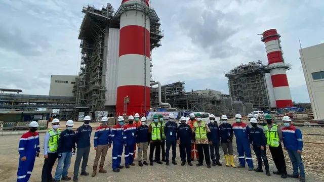 Asisten Deputi Kerjasama Ekonomi Asia Kementerian Koordinator Bidang Perekonomian Bobby C. Siagian dan tim melakukan monitoring progres pembangunan PLTGU Jawa-1.