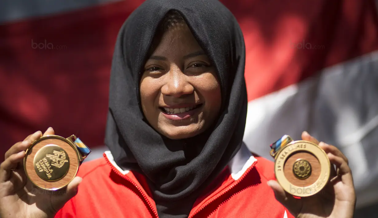 Diananda Choirunisa atlet panahan putri Indonesia berhasil meraih medali emas nomor recurve  pada SEA Games 2017 di Kuala Lumpur, Malaysia lalu. (Bola.com/Peksi Cahyo)