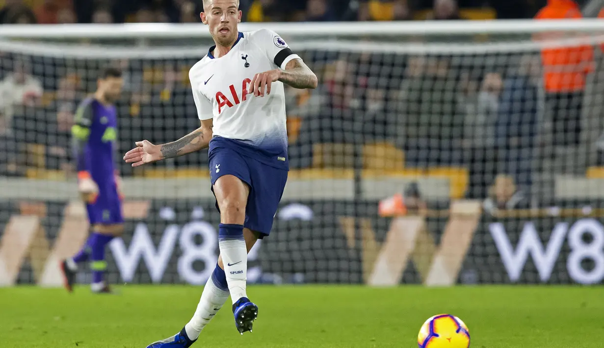 Kini dengan pelatih baru muncul optimisme dari manajemen United untuk memboyong bek Hotspur tersebut. Terlebih lagi kontra Toby bersama Tottenham Hotspur yang akan segera berakhir. (AFP/Roland Horrison)