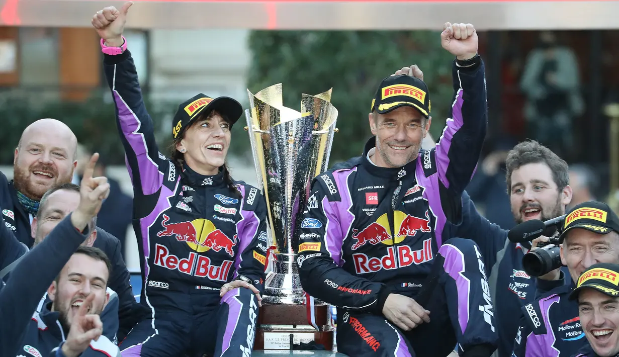 Duet Loeb-Galmiche berhasil memenangi lomba paling bergengsi WRC, Reli Monte Carlo, secara dramatis dengan unggul hanya 10,5 detik atas kampiun WRC delapan kali (2013-2018, 2020, 2021) tersebut. Publik tentu bertanya-tanya, siapakah Isabelle Galmiche? (AFP/Valery Hache)